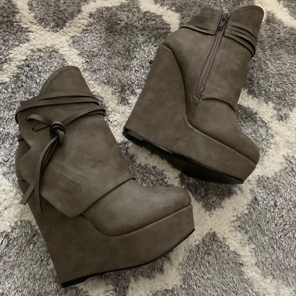 NWOT Greenish/Gray Wedge Booties
